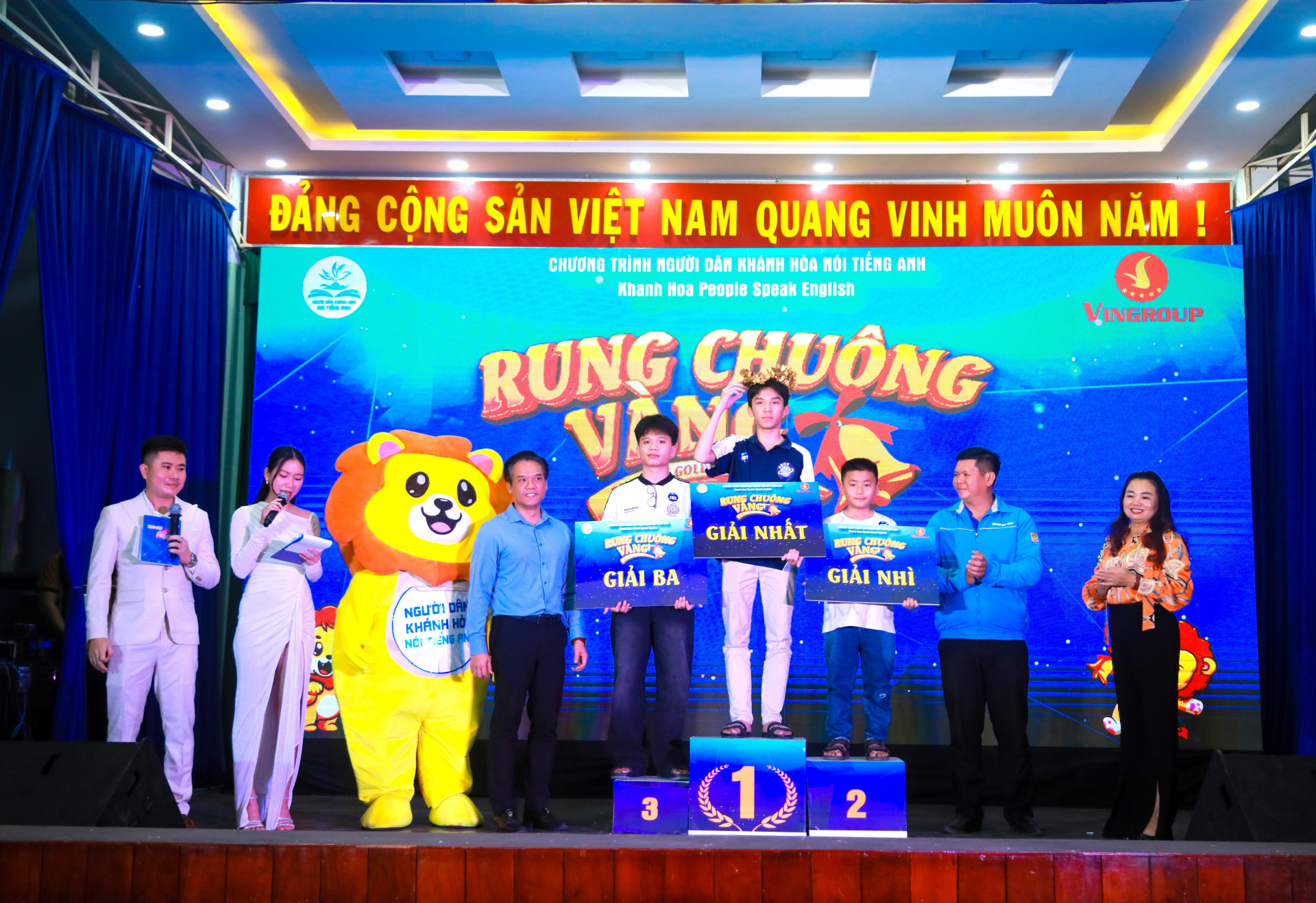 Chương trình Người dân Khánh Hòa nói tiếng Anh: Tổ chức cuộc thi Rung chuông vàng và “Sing to Shine” tại huyện Vạn Ninh