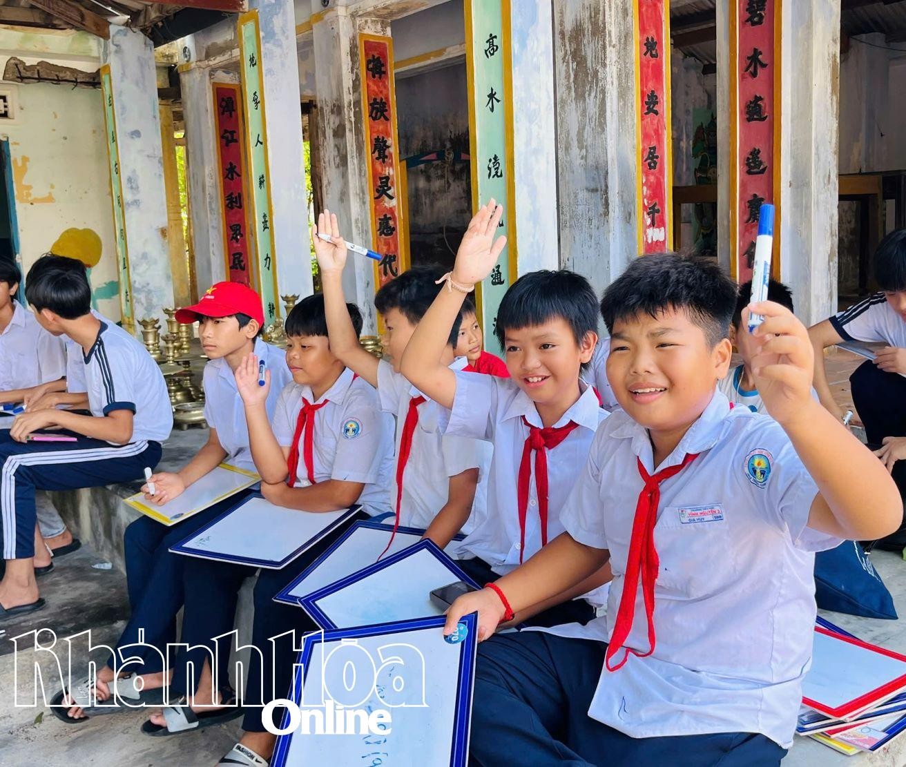 Hơn 50 học sinh Tổ dân phố Bích Đầm thi “Rung chuông vàng” tiếng Anh