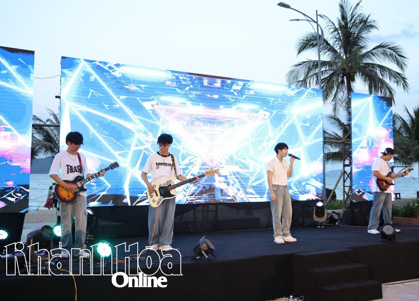 Chương trình Người dân Khánh Hòa nói tiếng Anh tổ chức 2 cuộc thi cho học sinh THPT tại TP. Nha Trang