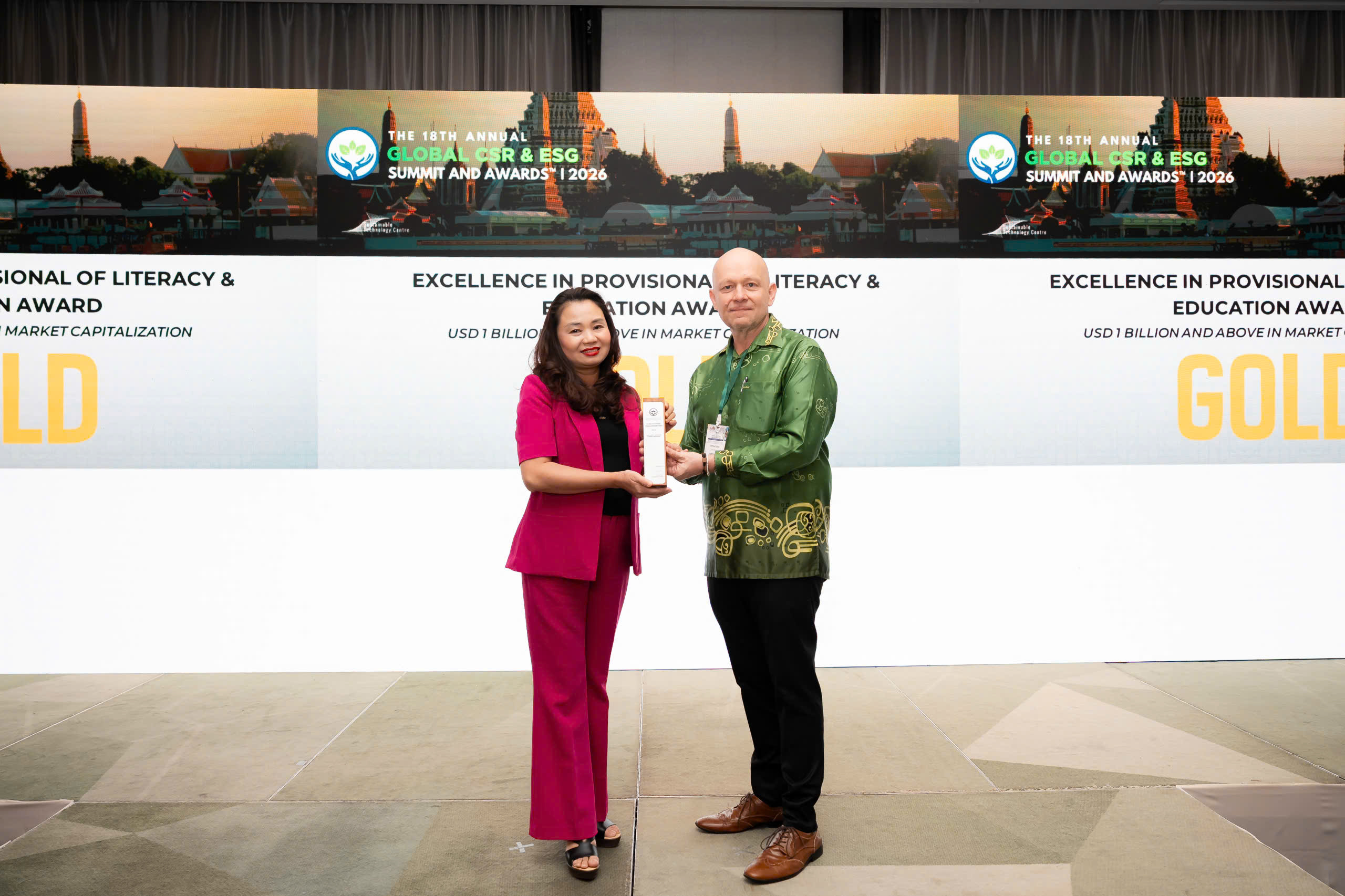 VinUni vinh dự nhận giải Vàng Quốc tế về Trách nhiệm Xã hội và Phát triển Bền vững