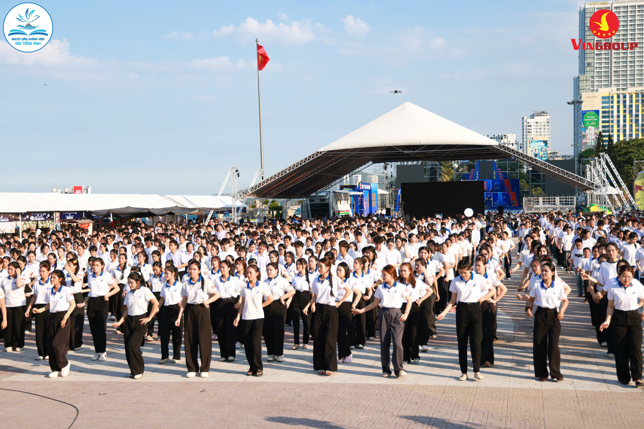 Gần 3.000 người tham gia đồng diễn flashmob